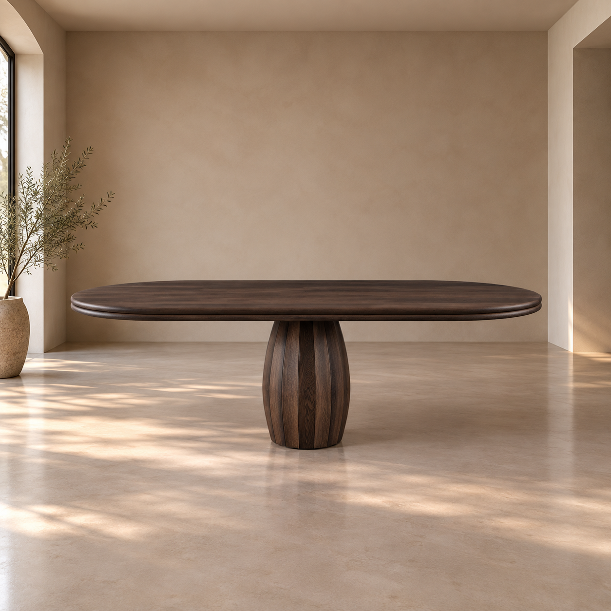 Capsule vorm massief eiken tafel met chique verfijnde afwerking en midden poot.