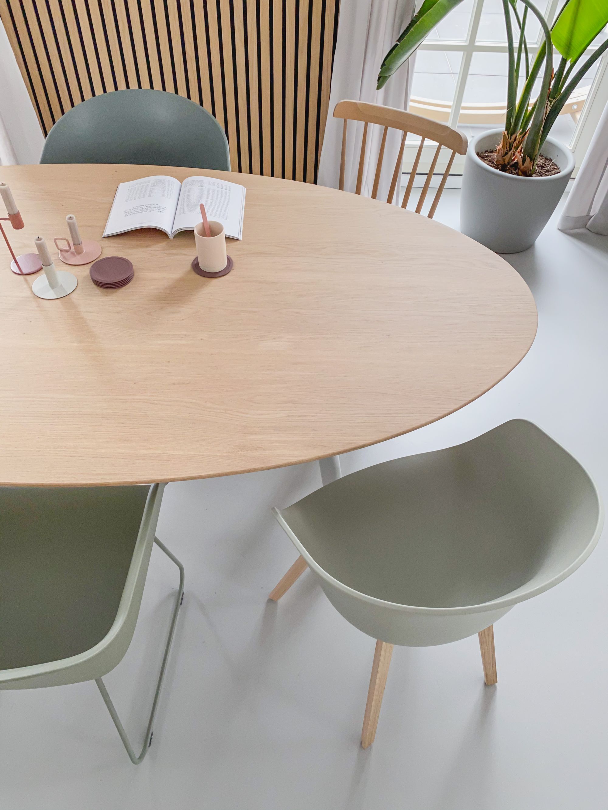 Ovale tafel met Duos Designpoten