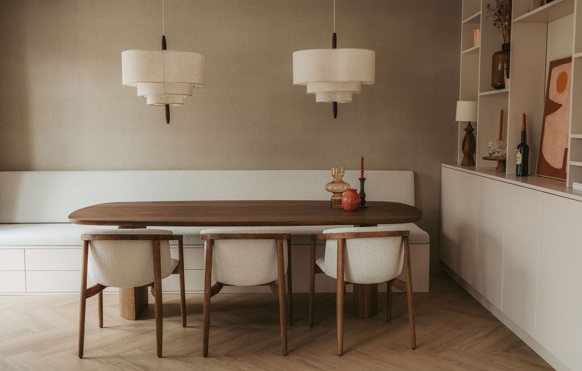 Tafel Deens ovaal met poot Cone beeld 2
