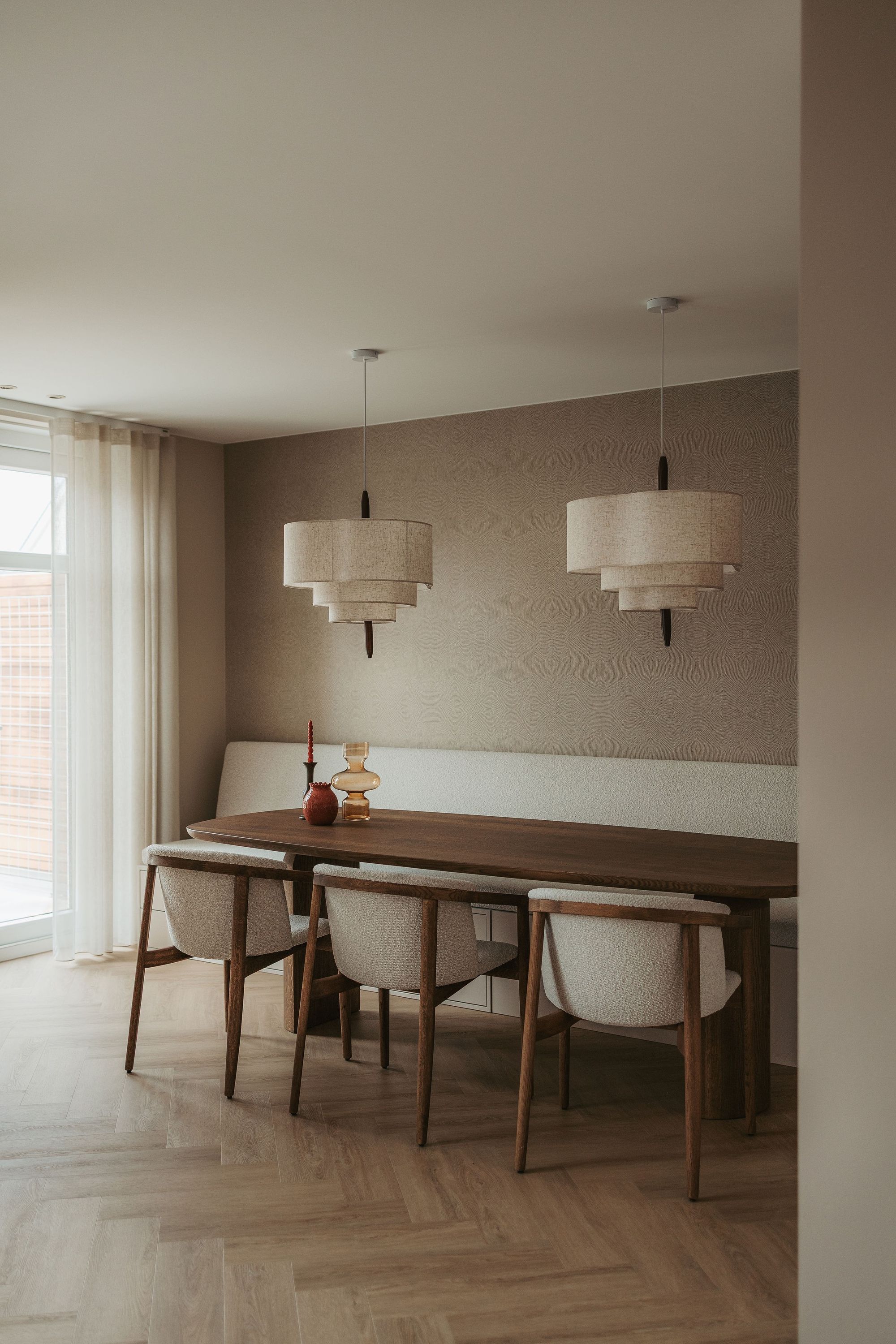 Tafel Deens ovaal met poot Cone beeld 3